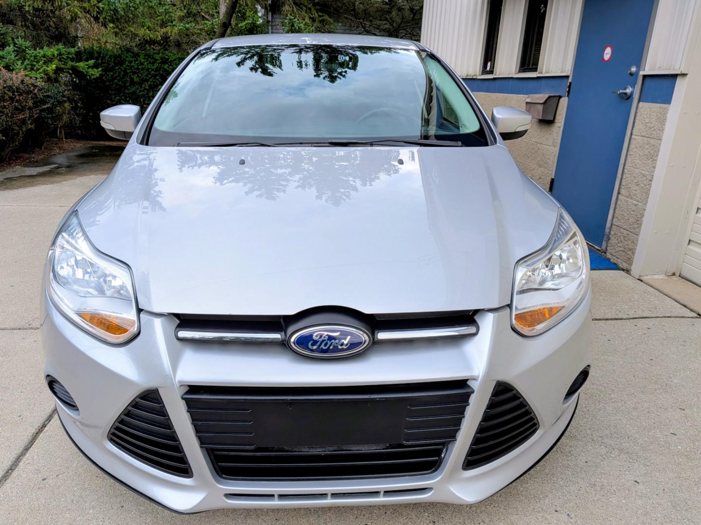 2014 Silver /Black Ford Focus SE Sedan (1FADP3F21EL) with an 2.0L L4 DOHC 16V engine, Automatic transmission, located at 603 Amelia Street, Plymouth, MI, 48170, (734) 459-5520, 42.378841, -83.464546 - Vehicles shown by appointment - Please call ahead - 734-459-5520, text 734-658-4573 or contact us via our web site at: http://www.selectmotors.com for complete Inventory, Photos, Videos and FREE Carfax Reports. 2014 Ford Focus SE Sedan – Only 32k Miles! Price: $8,995 (Includes Document Fee- Photo#9