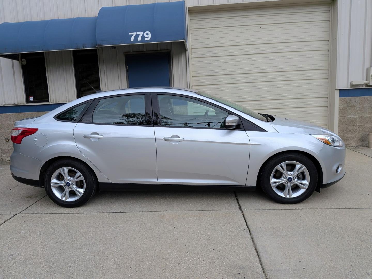 2014 Silver /Black Ford Focus SE Sedan (1FADP3F21EL) with an 2.0L L4 DOHC 16V engine, Automatic transmission, located at 603 Amelia Street, Plymouth, MI, 48170, (734) 459-5520, 42.378841, -83.464546 - Vehicles shown by appointment - Please call ahead - 734-459-5520, text 734-658-4573 or contact us via our web site at: http://www.selectmotors.com for complete Inventory, Photos, Videos and FREE Carfax Reports. 2014 Ford Focus SE Sedan – Only 32k Miles! Price: $8,995 (Includes Document Fee- Photo#11
