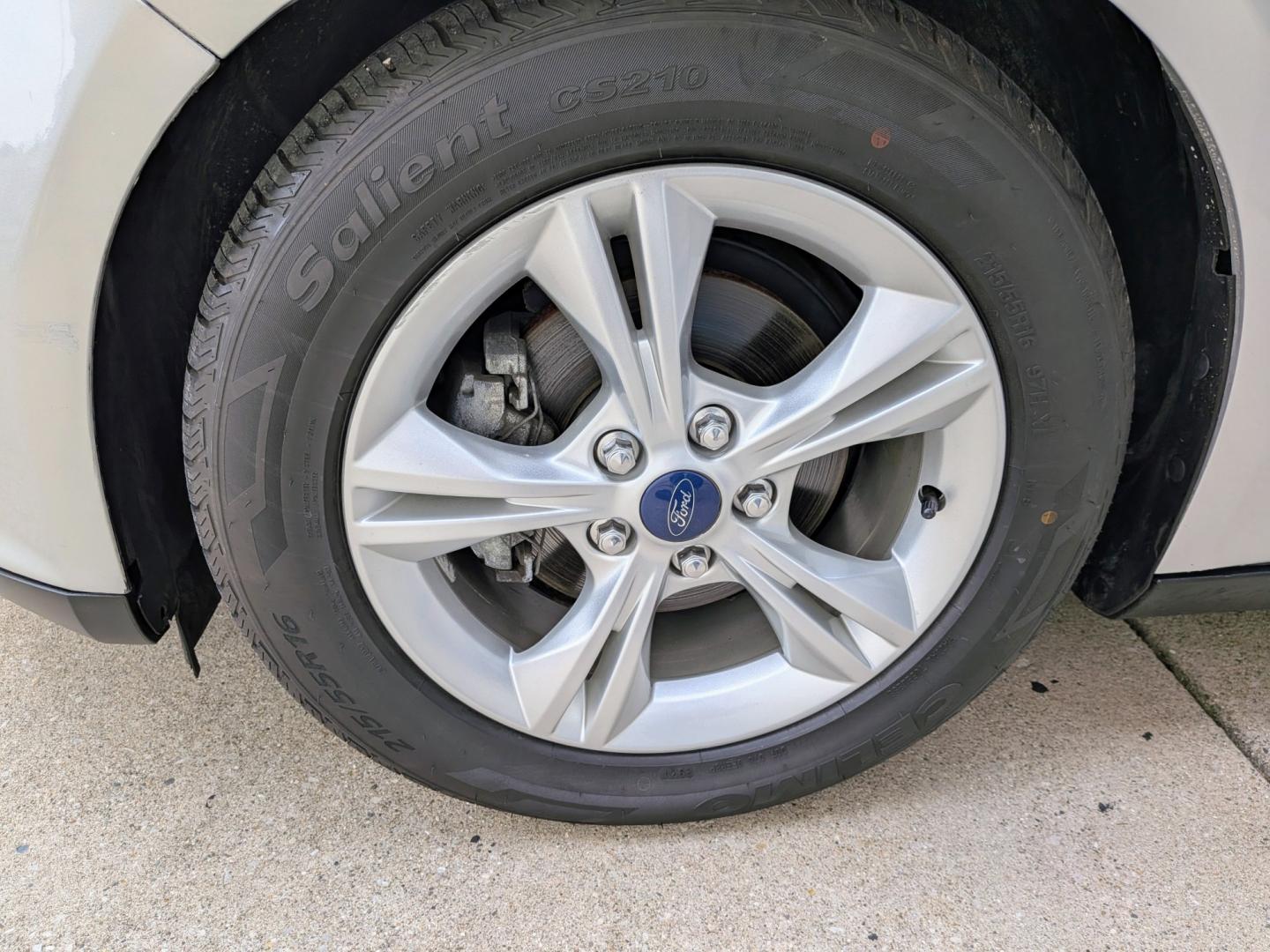 2014 Silver /Black Ford Focus SE Sedan (1FADP3F21EL) with an 2.0L L4 DOHC 16V engine, Automatic transmission, located at 603 Amelia Street, Plymouth, MI, 48170, (734) 459-5520, 42.378841, -83.464546 - Vehicles shown by appointment - Please call ahead - 734-459-5520, text 734-658-4573 or contact us via our web site at: http://www.selectmotors.com for complete Inventory, Photos, Videos and FREE Carfax Reports. 2014 Ford Focus SE Sedan – Only 32k Miles! Price: $8,995 (Includes Document Fee- Photo#13
