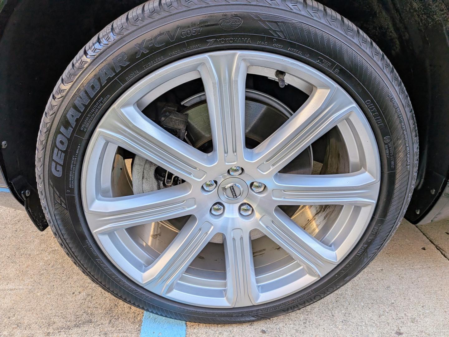 2017 Black /Black Leather Volvo XC90 T8 Inscription AWD (YV4BC0PL0H1) with an 2.0L L4 DOHC 16V HYBRID engine, 8A transmission, located at 603 Amelia Street, Plymouth, MI, 48170, (734) 459-5520, 42.378841, -83.464546 - Vehicles shown by appointment - Please call ahead - 734-459-5520, text 734-658-4573 or contact us via our web site at: http://www.selectmotors.com for complete Inventory, Photos, Videos and FREE Carfax Reports. 2017 Volvo XC90 T8 E-AWD Inscription Price: $18,995 (Includes warranty and document f- Photo#16
