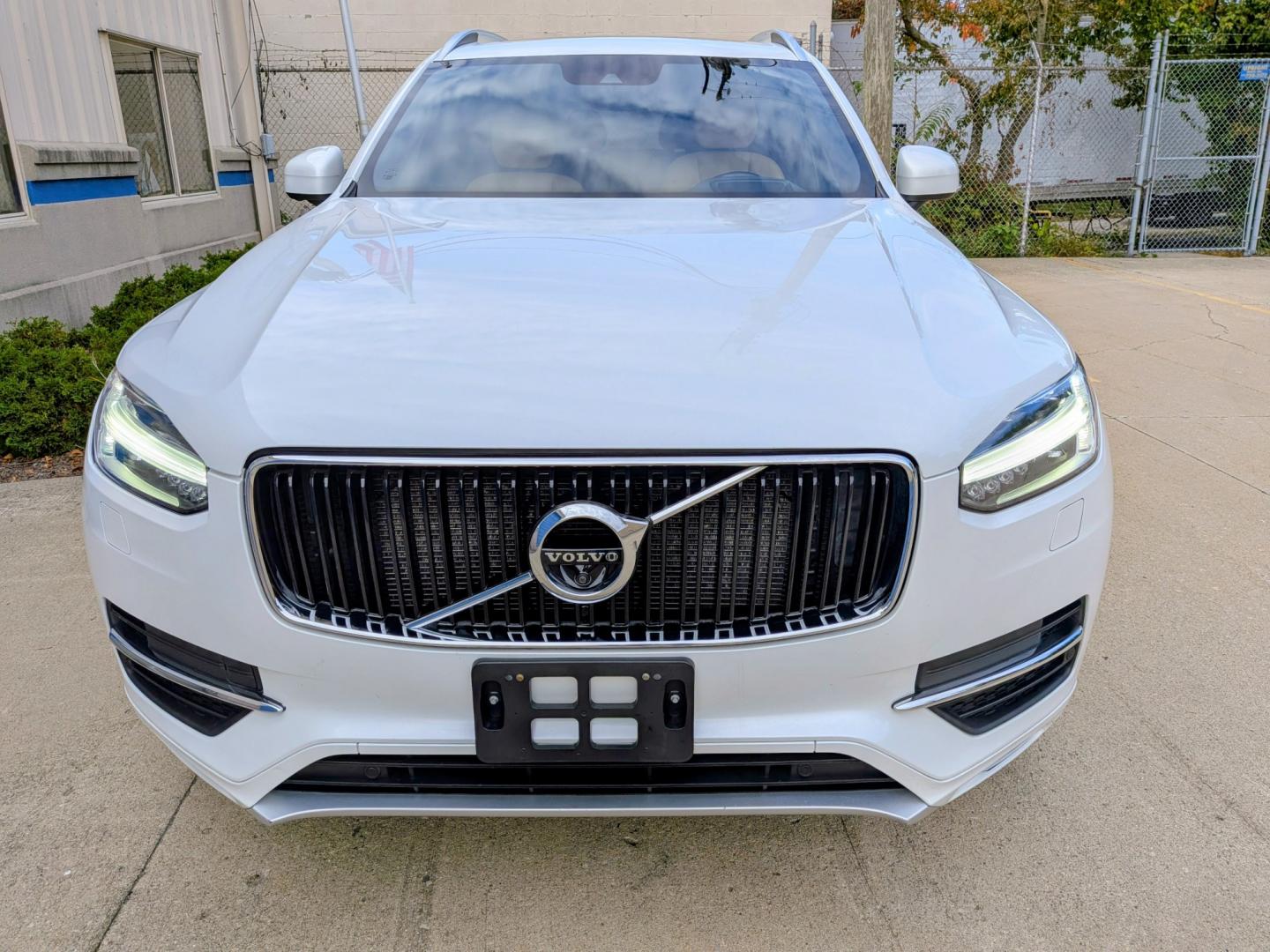 2019 White /Black and Tan Volvo XC90 T6 Momentum AWD (YV4A22PK7K1) with an 2.0L L4 DOHC 16V engine, 8A transmission, located at 603 Amelia Street, Plymouth, MI, 48170, (734) 459-5520, 42.378841, -83.464546 - Vehicles shown by appointment - Please call ahead - 734-459-5520, text 734-658-4573 or contact us via our web site at: http://www.selectmotors.com for complete Inventory, Photos, Videos and FREE Carfax Reports. 2019 Volvo XC90 T6 AWD Momentum Price: $15,995 (Includes Warranty & Document Fee)Mile- Photo#1
