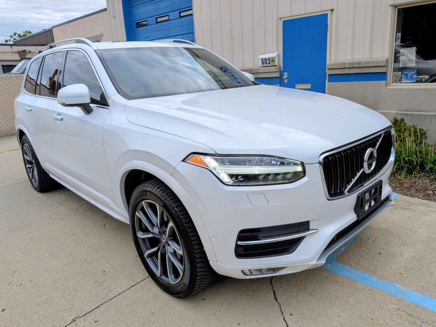 2019 White /Black and Tan Volvo XC90 T6 Momentum AWD (YV4A22PK7K1) with an 2.0L L4 DOHC 16V engine, 8A transmission, located at 603 Amelia Street, Plymouth, MI, 48170, (734) 459-5520, 42.378841, -83.464546 - Vehicles shown by appointment - Please call ahead - 734-459-5520, text 734-658-4573 or contact us via our web site at: http://www.selectmotors.com for complete Inventory, Photos, Videos and FREE Carfax Reports. 2019 Volvo XC90 T6 AWD Momentum Price: $15,995 (Includes Warranty & Document Fee)Mile- Photo#13