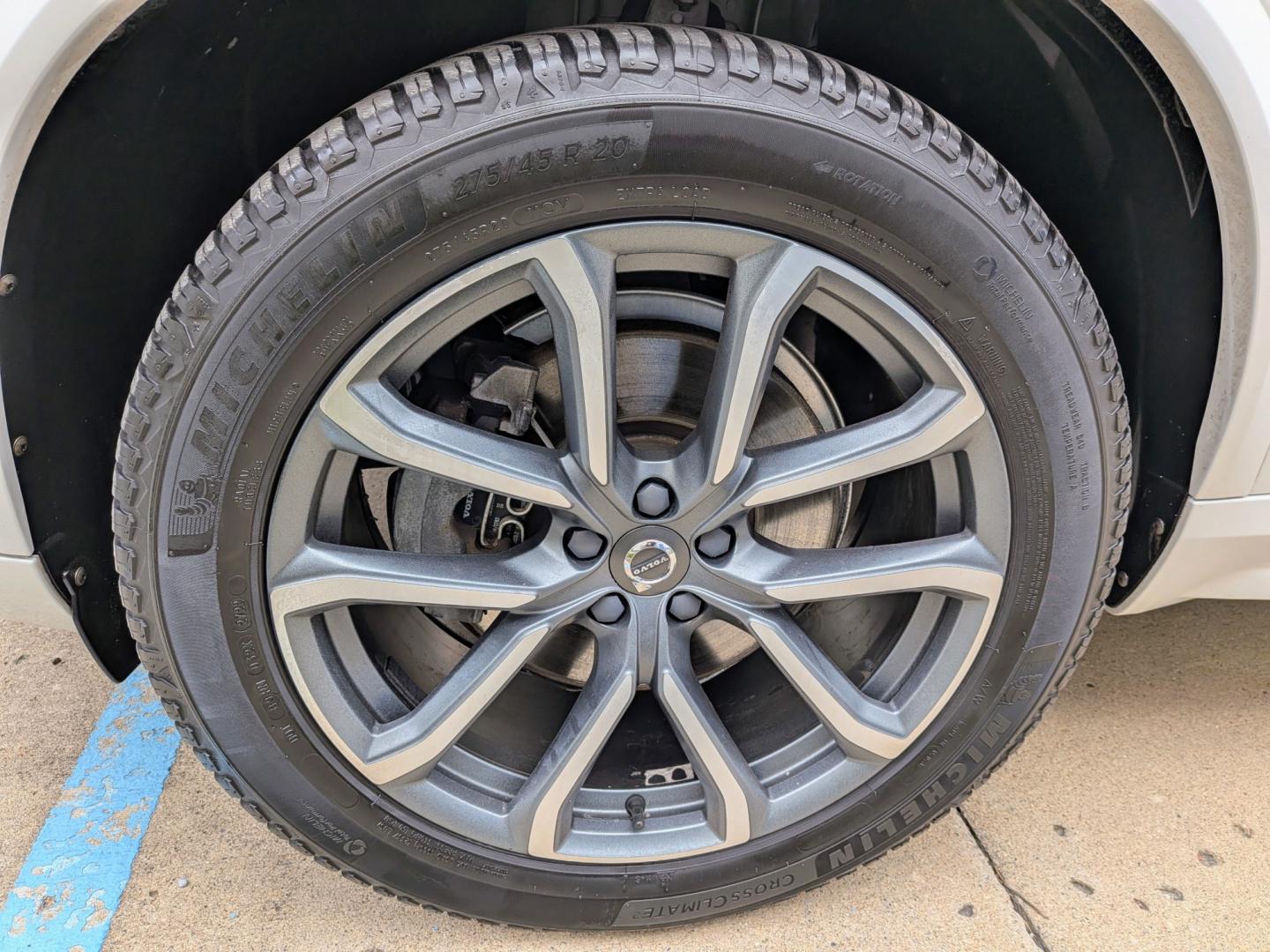 2019 White /Black and Tan Volvo XC90 T6 Momentum AWD (YV4A22PK7K1) with an 2.0L L4 DOHC 16V engine, 8A transmission, located at 603 Amelia Street, Plymouth, MI, 48170, (734) 459-5520, 42.378841, -83.464546 - Vehicles shown by appointment - Please call ahead - 734-459-5520, text 734-658-4573 or contact us via our web site at: http://www.selectmotors.com for complete Inventory, Photos, Videos and FREE Carfax Reports. 2019 Volvo XC90 T6 AWD Momentum Price: $15,995 (Includes Warranty & Document Fee)Mile- Photo#17