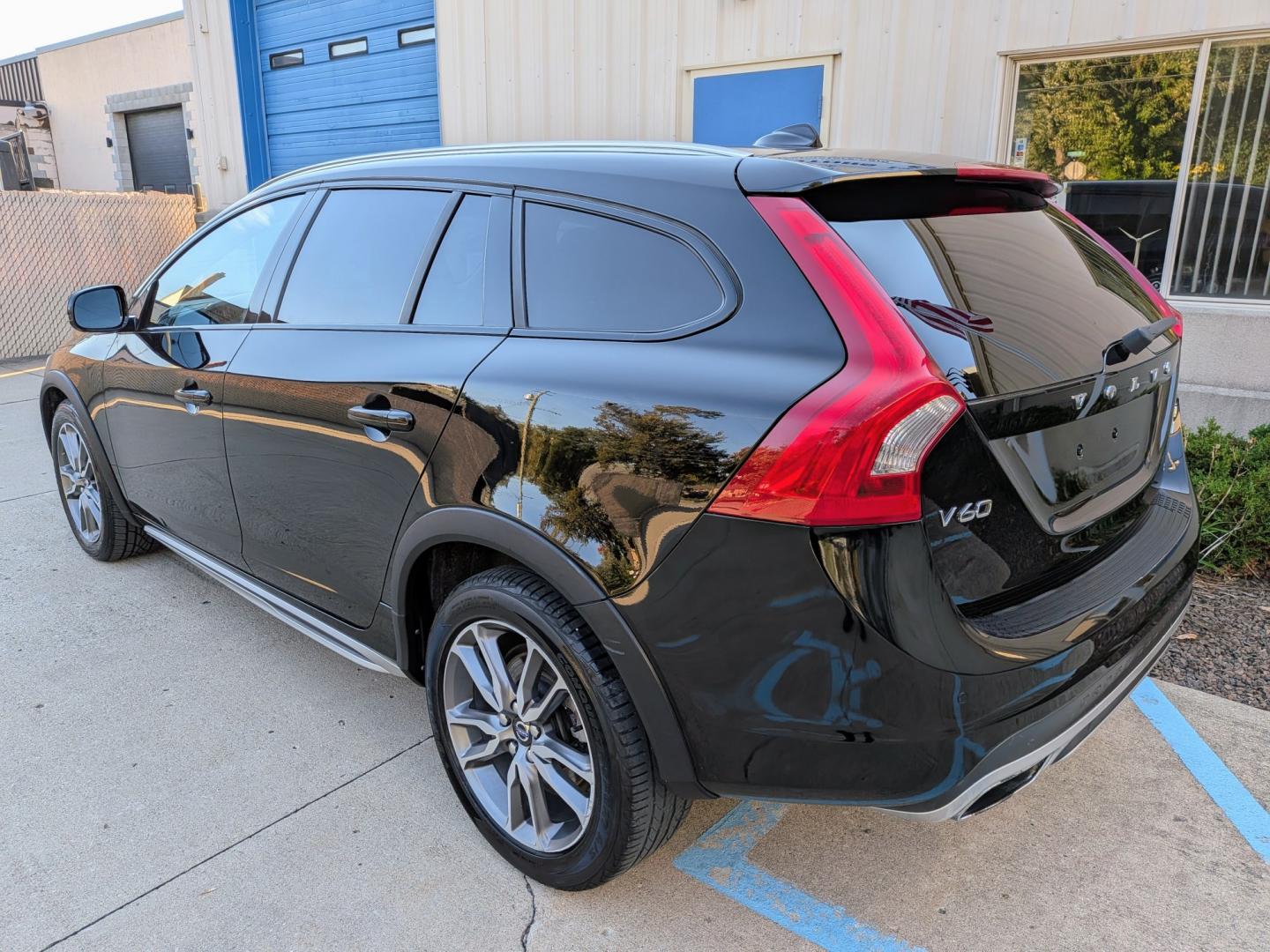 2015 Black Volvo V60 Cross Country T5 Premier (YV4612HK8F1) with an 2.5L L5 DOHC 20V engine, 6A transmission, located at 603 Amelia Street, Plymouth, MI, 48170, (734) 459-5520, 42.378841, -83.464546 - Vehicles shown by appointment - Please call ahead - 734-459-5520, text 734-658-4573 or contact us via our web site at: http://www.selectmotors.com for complete Inventory, Photos, Videos and FREE Carfax Reports. 2015.5 Volvo V60 T5 AWD Cross Country PRICE: $12,995 (Includes Document Fee & Warrant- Photo#3