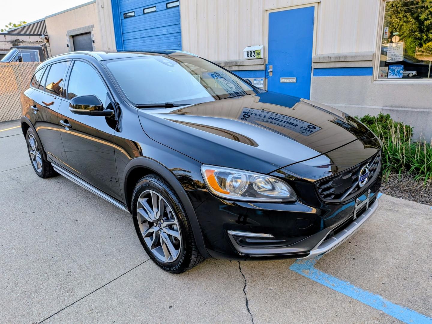 2015 Black Volvo V60 Cross Country T5 Premier (YV4612HK8F1) with an 2.5L L5 DOHC 20V engine, 6A transmission, located at 603 Amelia Street, Plymouth, MI, 48170, (734) 459-5520, 42.378841, -83.464546 - Vehicles shown by appointment - Please call ahead - 734-459-5520, text 734-658-4573 or contact us via our web site at: http://www.selectmotors.com for complete Inventory, Photos, Videos and FREE Carfax Reports. 2015.5 Volvo V60 T5 AWD Cross Country PRICE: $12,995 (Includes Document Fee & Warrant- Photo#10