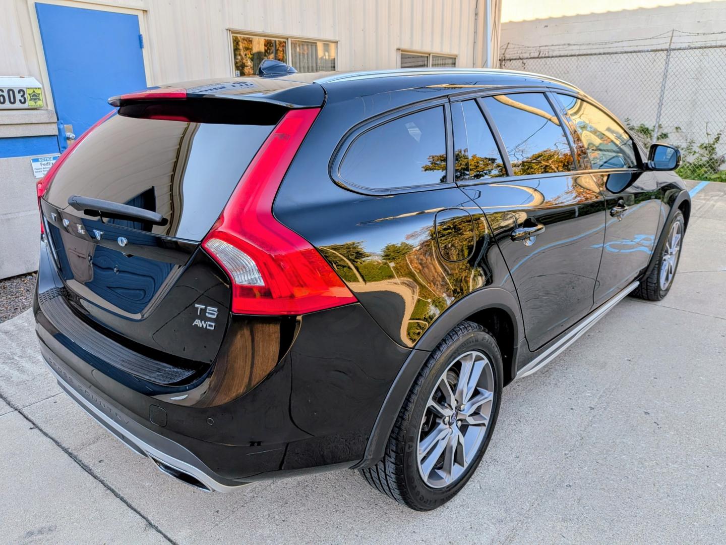 2015 Black Volvo V60 Cross Country T5 Premier (YV4612HK8F1) with an 2.5L L5 DOHC 20V engine, 6A transmission, located at 603 Amelia Street, Plymouth, MI, 48170, (734) 459-5520, 42.378841, -83.464546 - Vehicles shown by appointment - Please call ahead - 734-459-5520, text 734-658-4573 or contact us via our web site at: http://www.selectmotors.com for complete Inventory, Photos, Videos and FREE Carfax Reports. 2015.5 Volvo V60 T5 AWD Cross Country PRICE: $12,995 (Includes Document Fee & Warrant- Photo#12