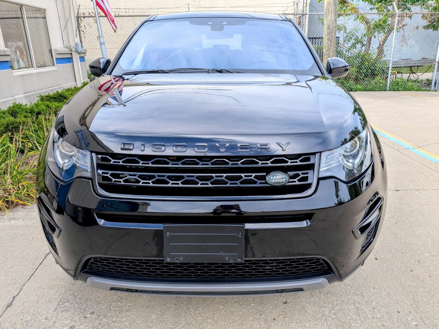 2018 Black /Ebony Leather Land Rover Discovery Sport HSE (SALCR2RX6JH) with an 2.0L L4 DOHC 16V engine, 9A transmission, located at 603 Amelia Street, Plymouth, MI, 48170, (734) 459-5520, 42.378841, -83.464546 - Vehicles shown by appointment - Please call ahead - 734-459-5520, text 734-658-4573 or contact us via our web site at: http://www.selectmotors.com for complete Inventory, Photos, Videos and FREE Carfax Reports. 2018 Land Rover Discovery Sport HSE 4WD Price: $13,995 (Price includes Document Fee a- Photo#1