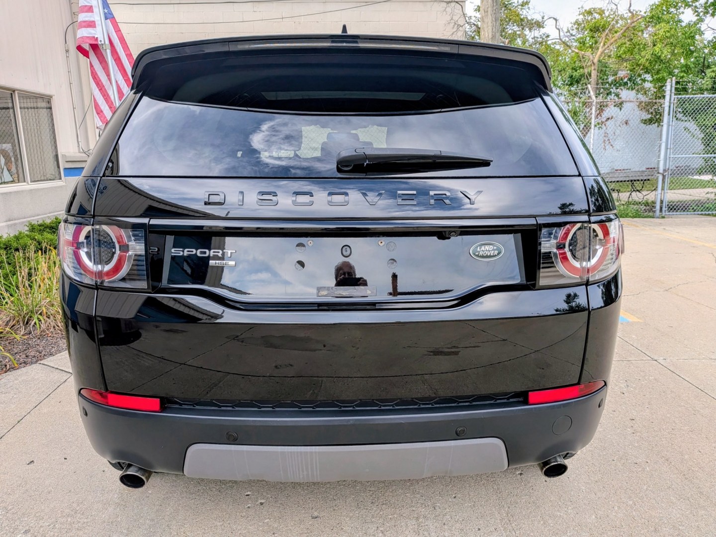 2018 Black /Ebony Leather Land Rover Discovery Sport HSE (SALCR2RX6JH) with an 2.0L L4 DOHC 16V engine, 9A transmission, located at 603 Amelia Street, Plymouth, MI, 48170, (734) 459-5520, 42.378841, -83.464546 - Vehicles shown by appointment - Please call ahead - 734-459-5520, text 734-658-4573 or contact us via our web site at: http://www.selectmotors.com for complete Inventory, Photos, Videos and FREE Carfax Reports. 2018 Land Rover Discovery Sport HSE 4WD Price: $13,995 (Price includes Document Fee a- Photo#12