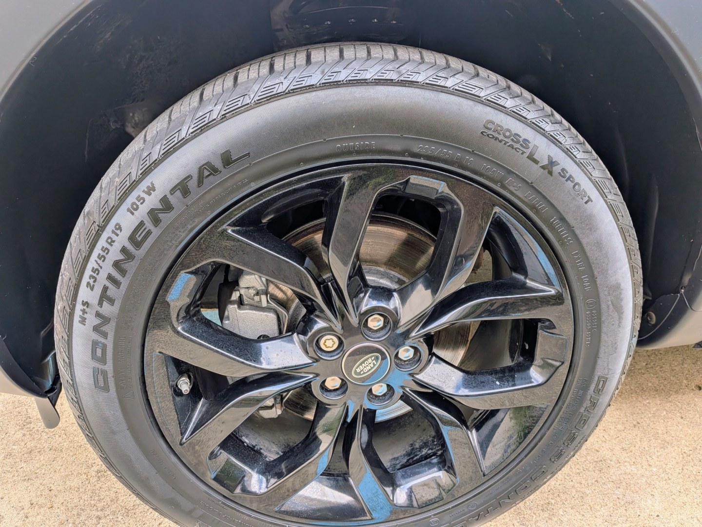 2018 Black /Ebony Leather Land Rover Discovery Sport HSE (SALCR2RX6JH) with an 2.0L L4 DOHC 16V engine, 9A transmission, located at 603 Amelia Street, Plymouth, MI, 48170, (734) 459-5520, 42.378841, -83.464546 - Vehicles shown by appointment - Please call ahead - 734-459-5520, text 734-658-4573 or contact us via our web site at: http://www.selectmotors.com for complete Inventory, Photos, Videos and FREE Carfax Reports. 2018 Land Rover Discovery Sport HSE 4WD Price: $13,995 (Price includes Document Fee a- Photo#13