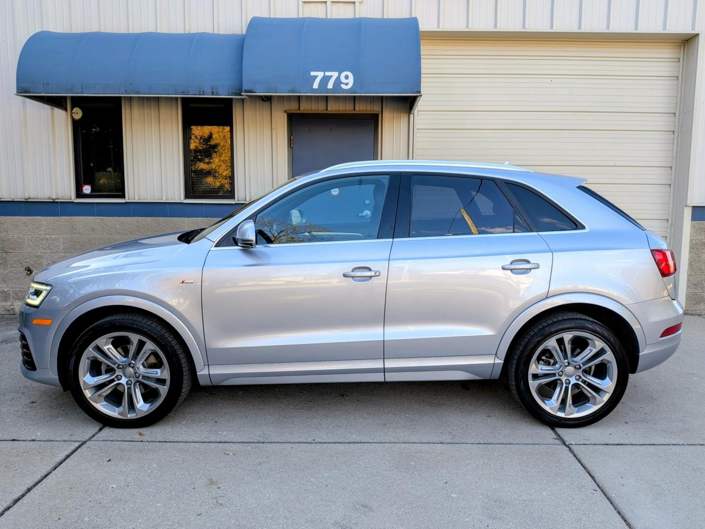 2018 Silver Metallic /Black Leather Audi Q3 Premium Plus quattro (WA1JCCFS1JR) with an 2.0L L4 DOHC 24V engine, 6A transmission, located at 603 Amelia Street, Plymouth, MI, 48170, (734) 459-5520, 42.378841, -83.464546 - Vehicles shown by appointment - Please call ahead - 734-459-5520, text 734-658-4573 or contact us via our web site at: http://www.selectmotors.com for complete Inventory, Photos, Videos and FREE Carfax Reports. 2018 Audi Q3 Premium Plus AWD (S Line Sport) Price: $12,995 (Includes Document Fee &- Photo#1