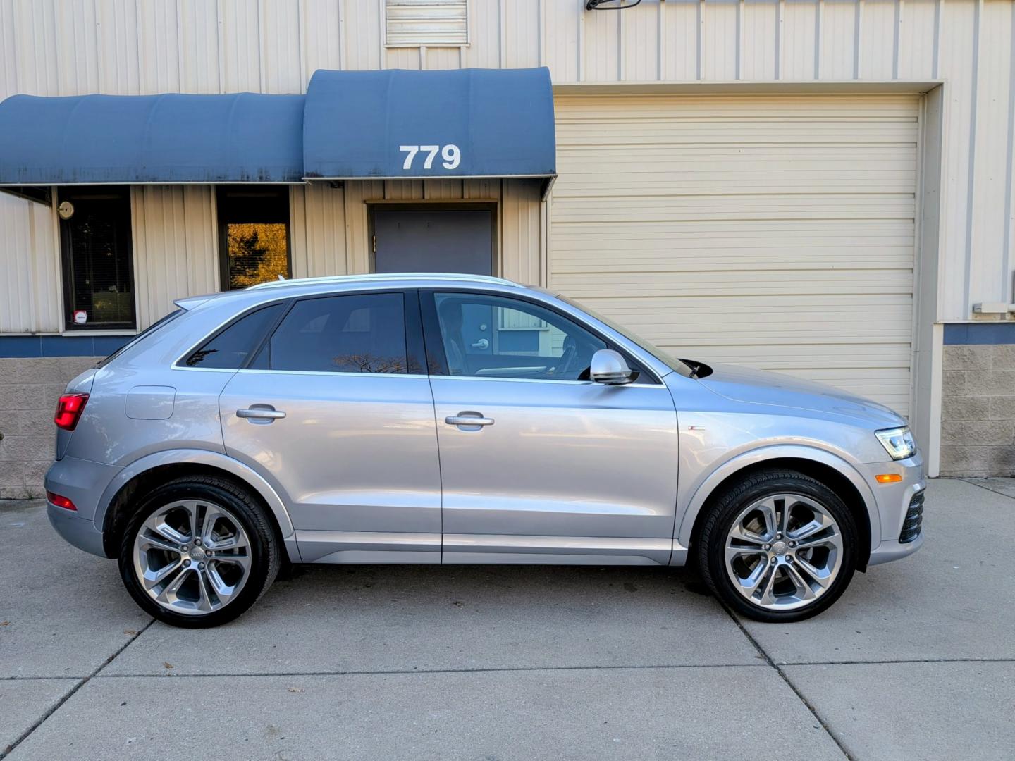 2018 Silver Metallic /Black Leather Audi Q3 Premium Plus quattro (WA1JCCFS1JR) with an 2.0L L4 DOHC 24V engine, 6A transmission, located at 603 Amelia Street, Plymouth, MI, 48170, (734) 459-5520, 42.378841, -83.464546 - Vehicles shown by appointment - Please call ahead - 734-459-5520, text 734-658-4573 or contact us via our web site at: http://www.selectmotors.com for complete Inventory, Photos, Videos and FREE Carfax Reports. 2018 Audi Q3 Premium Plus AWD (S Line Sport) Price: $12,995 (Includes Document Fee &- Photo#13