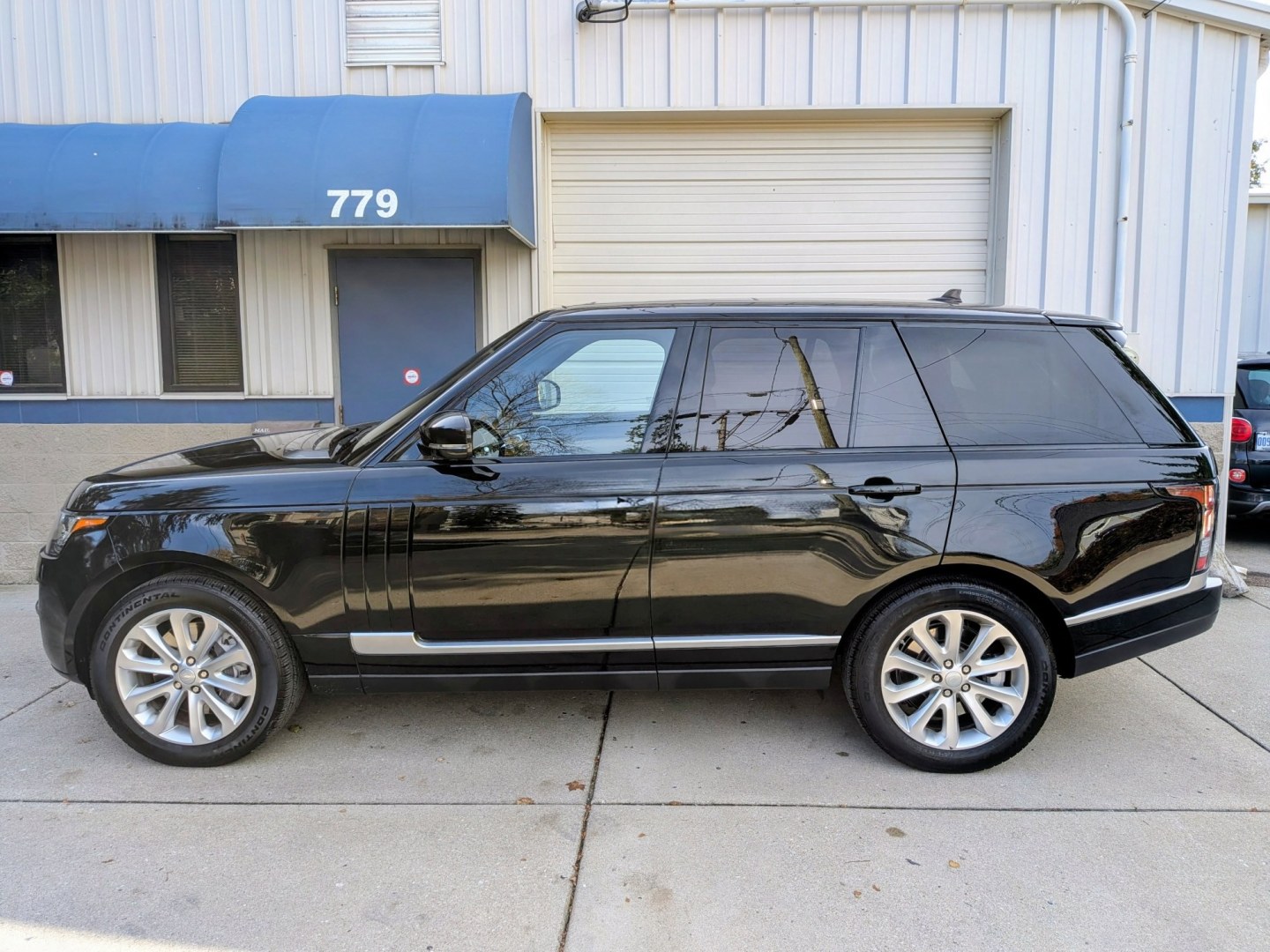 2016 Black /Ebony Oxford Leather Land Rover Range Rover HSE (SALGS2PF2GA) with an 3.0L V6 DOHC 24V SUPERCHARGED engine, 8A transmission, located at 603 Amelia Street, Plymouth, MI, 48170, (734) 459-5520, 42.378841, -83.464546 - Vehicles shown by appointment - Please call ahead - 734-459-5520, text 734-658-4573 or contact us via our web site at: http://www.selectmotors.com for complete Inventory, Photos, Videos and FREE Carfax Reports. 2016 Land Rover Range Rover 4WD 4dr HSE Price: $18,995 (NO HIDDEN FEES — Document- Photo#1