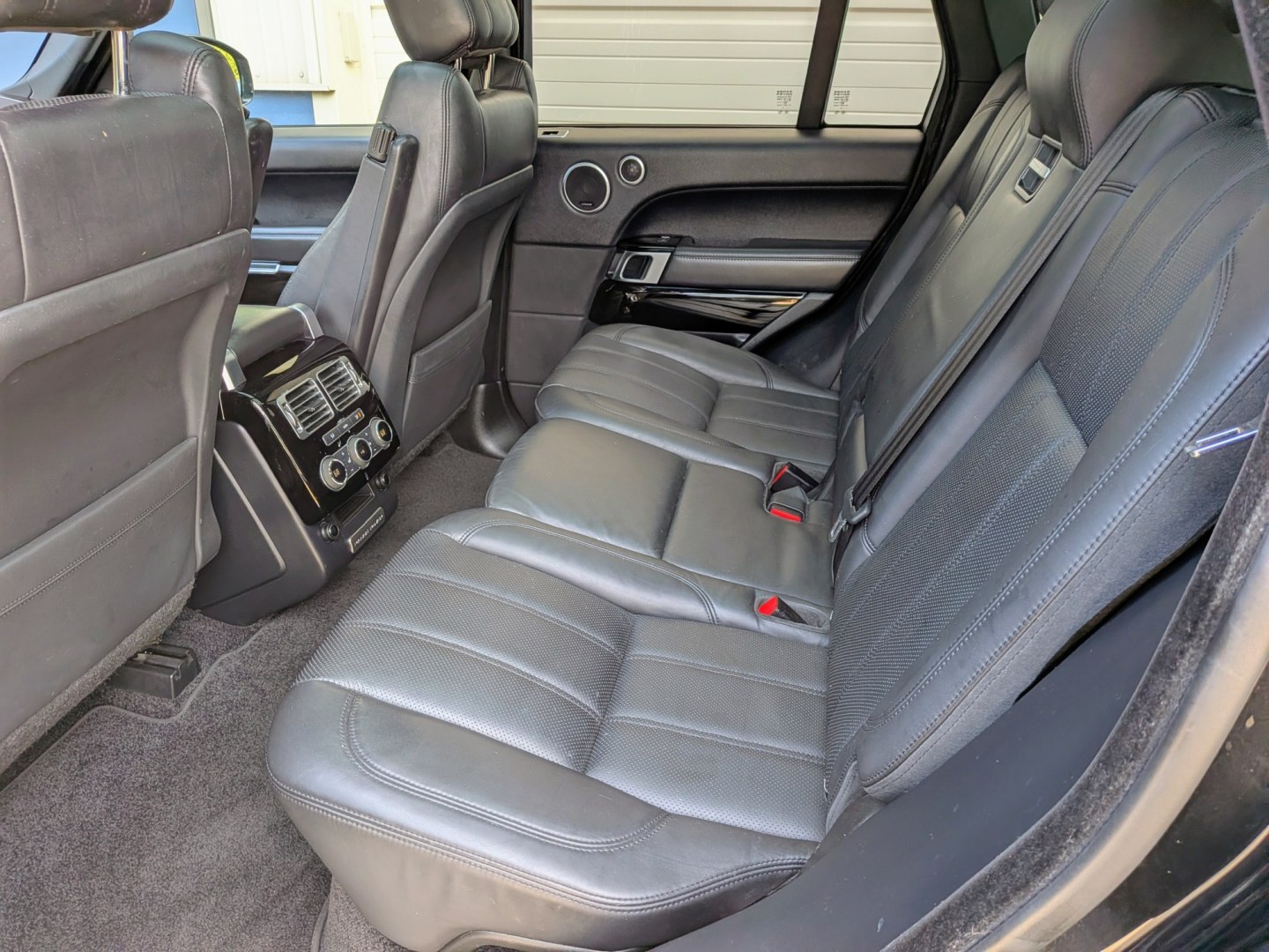 2016 Black /Ebony Oxford Leather Land Rover Range Rover HSE (SALGS2PF2GA) with an 3.0L V6 DOHC 24V SUPERCHARGED engine, 8A transmission, located at 603 Amelia Street, Plymouth, MI, 48170, (734) 459-5520, 42.378841, -83.464546 - Vehicles shown by appointment - Please call ahead - 734-459-5520, text 734-658-4573 or contact us via our web site at: http://www.selectmotors.com for complete Inventory, Photos, Videos and FREE Carfax Reports. 2016 Land Rover Range Rover 4WD 4dr HSE Price: $18,995 (NO HIDDEN FEES — Document- Photo#5