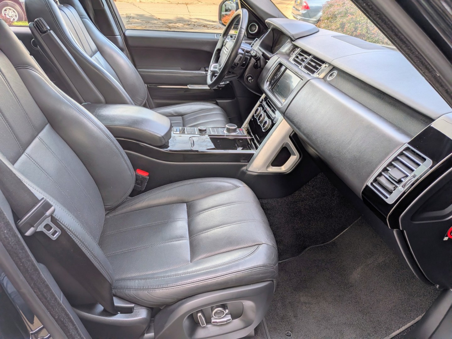 2016 Black /Ebony Oxford Leather Land Rover Range Rover HSE (SALGS2PF2GA) with an 3.0L V6 DOHC 24V SUPERCHARGED engine, 8A transmission, located at 603 Amelia Street, Plymouth, MI, 48170, (734) 459-5520, 42.378841, -83.464546 - Vehicles shown by appointment - Please call ahead - 734-459-5520, text 734-658-4573 or contact us via our web site at: http://www.selectmotors.com for complete Inventory, Photos, Videos and FREE Carfax Reports. 2016 Land Rover Range Rover 4WD 4dr HSE Price: $18,995 (NO HIDDEN FEES — Document- Photo#8