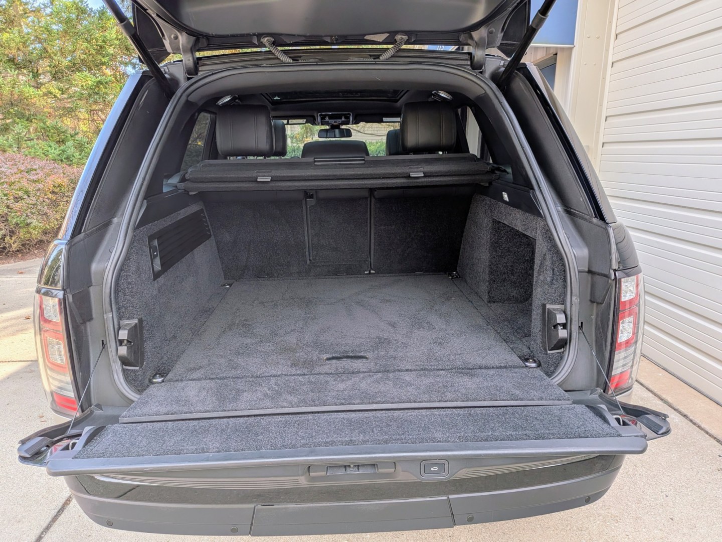 2016 Black /Ebony Oxford Leather Land Rover Range Rover HSE (SALGS2PF2GA) with an 3.0L V6 DOHC 24V SUPERCHARGED engine, 8A transmission, located at 603 Amelia Street, Plymouth, MI, 48170, (734) 459-5520, 42.378841, -83.464546 - Vehicles shown by appointment - Please call ahead - 734-459-5520, text 734-658-4573 or contact us via our web site at: http://www.selectmotors.com for complete Inventory, Photos, Videos and FREE Carfax Reports. 2016 Land Rover Range Rover 4WD 4dr HSE Price: $18,995 (NO HIDDEN FEES — Document- Photo#7
