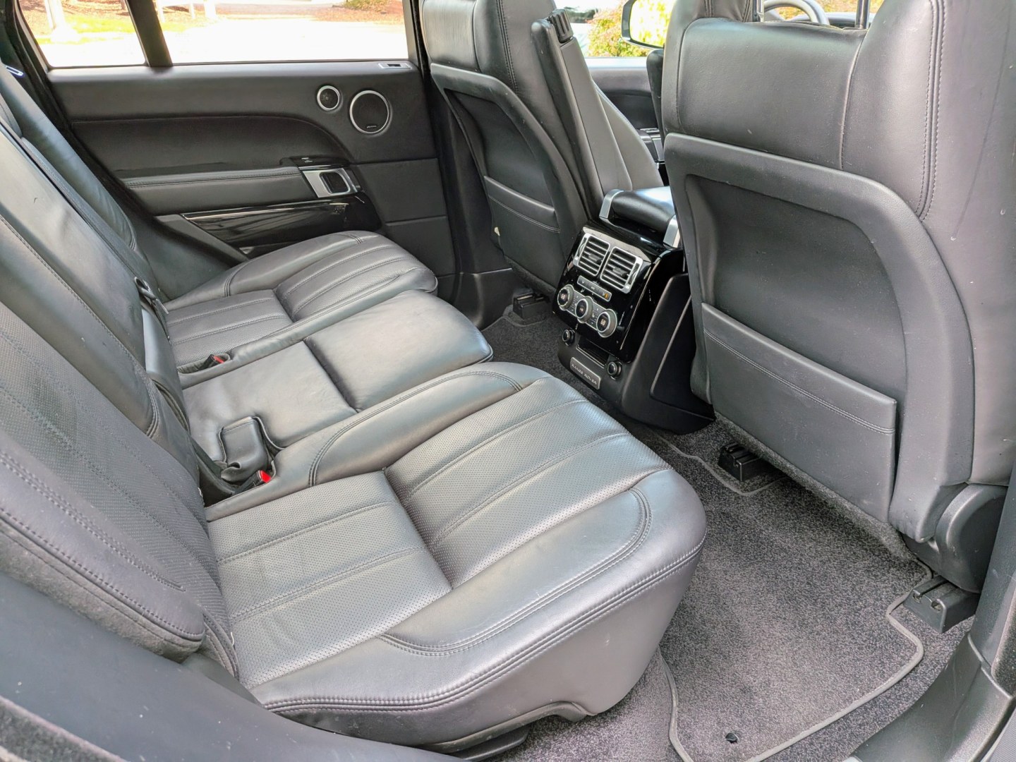 2016 Black /Ebony Oxford Leather Land Rover Range Rover HSE (SALGS2PF2GA) with an 3.0L V6 DOHC 24V SUPERCHARGED engine, 8A transmission, located at 603 Amelia Street, Plymouth, MI, 48170, (734) 459-5520, 42.378841, -83.464546 - Vehicles shown by appointment - Please call ahead - 734-459-5520, text 734-658-4573 or contact us via our web site at: http://www.selectmotors.com for complete Inventory, Photos, Videos and FREE Carfax Reports. 2016 Land Rover Range Rover 4WD 4dr HSE Price: $18,995 (NO HIDDEN FEES — Document- Photo#9