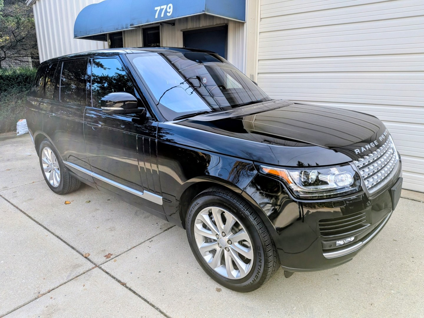 2016 Black /Ebony Oxford Leather Land Rover Range Rover HSE (SALGS2PF2GA) with an 3.0L V6 DOHC 24V SUPERCHARGED engine, 8A transmission, located at 603 Amelia Street, Plymouth, MI, 48170, (734) 459-5520, 42.378841, -83.464546 - Vehicles shown by appointment - Please call ahead - 734-459-5520, text 734-658-4573 or contact us via our web site at: http://www.selectmotors.com for complete Inventory, Photos, Videos and FREE Carfax Reports. 2016 Land Rover Range Rover 4WD 4dr HSE Price: $18,995 (NO HIDDEN FEES — Document- Photo#12