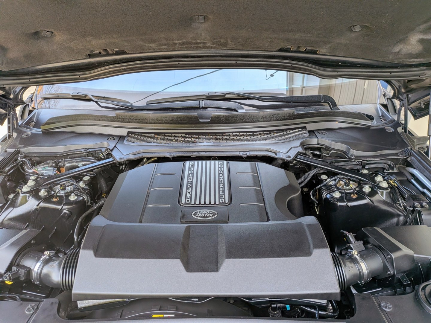 2016 Black /Ebony Oxford Leather Land Rover Range Rover HSE (SALGS2PF2GA) with an 3.0L V6 DOHC 24V SUPERCHARGED engine, 8A transmission, located at 603 Amelia Street, Plymouth, MI, 48170, (734) 459-5520, 42.378841, -83.464546 - Vehicles shown by appointment - Please call ahead - 734-459-5520, text 734-658-4573 or contact us via our web site at: http://www.selectmotors.com for complete Inventory, Photos, Videos and FREE Carfax Reports. 2016 Land Rover Range Rover 4WD 4dr HSE Price: $18,995 (NO HIDDEN FEES — Document- Photo#17