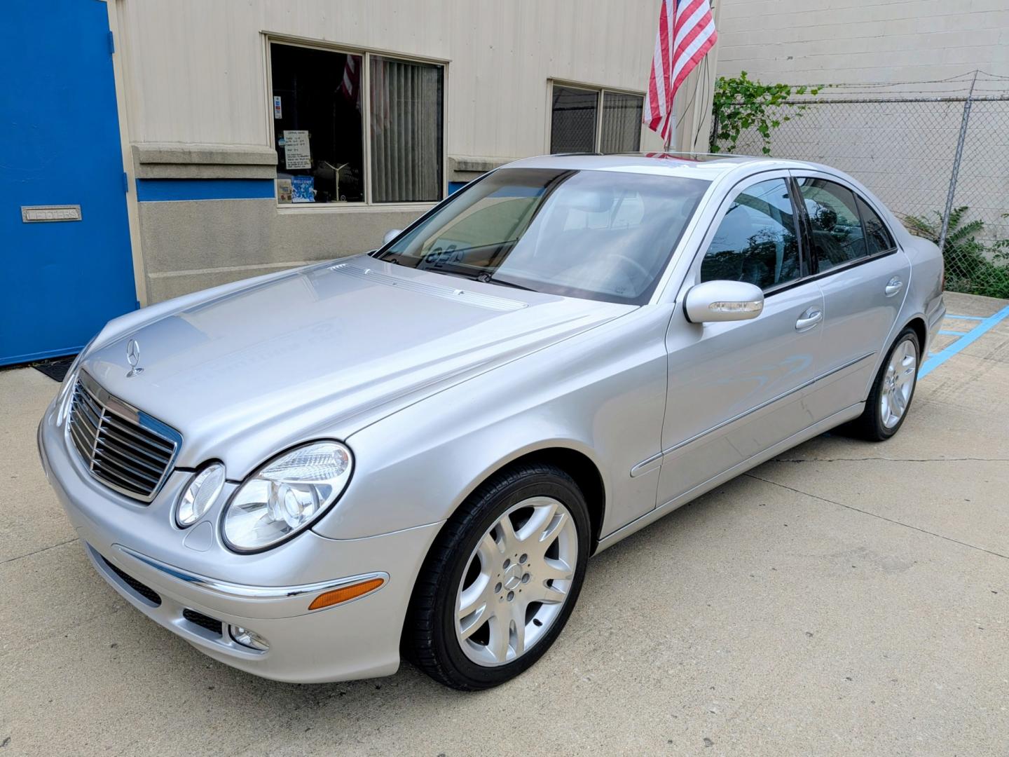 2003 Brilliant Silver /Dark Charcoal Leather Mercedes-Benz E-Class (WDBUF70J13A) with an 8 Cylinder Engine engine, 5-speed automatic transmission-inc: "winter" mode, Touch shift, OD transmission, located at 603 Amelia Street, Plymouth, MI, 48170, (734) 459-5520, 42.378841, -83.464546 - Vehicles shown by appointment - Please call ahead - 734-459-5520, text 734-658-4573 or contact us via our web site at: http://www.selectmotors.com for complete Inventory, Photos, Videos and FREE Carfax Reports. 2003 Mercedes-Benz E-Class E500 Sedan Price: $4,995 (Doc Fee Included! No Hidden Fee- Photo#0