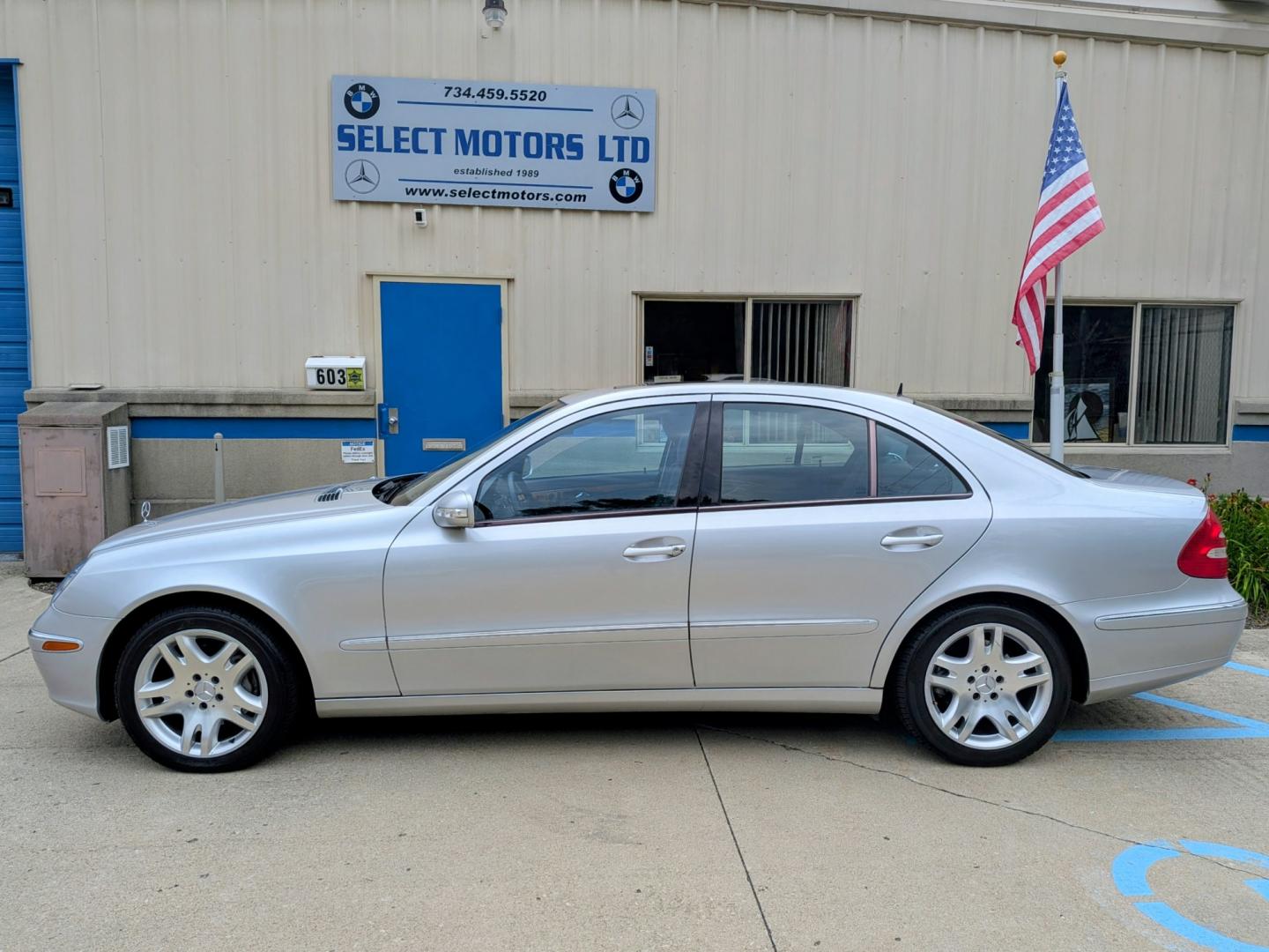 2003 Brilliant Silver /Dark Charcoal Leather Mercedes-Benz E-Class (WDBUF70J13A) with an 8 Cylinder Engine engine, 5-speed automatic transmission-inc: "winter" mode, Touch shift, OD transmission, located at 603 Amelia Street, Plymouth, MI, 48170, (734) 459-5520, 42.378841, -83.464546 - Vehicles shown by appointment - Please call ahead - 734-459-5520, text 734-658-4573 or contact us via our web site at: http://www.selectmotors.com for complete Inventory, Photos, Videos and FREE Carfax Reports. 2003 Mercedes-Benz E-Class E500 Sedan Price: $4,995 (Doc Fee Included! No Hidden Fee- Photo#2