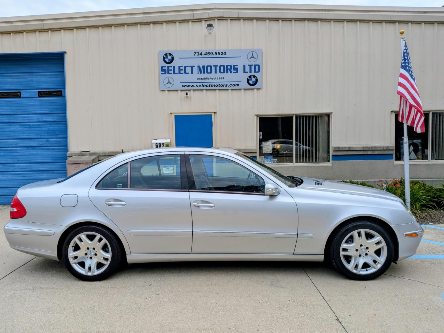 2003 Brilliant Silver /Dark Charcoal Leather Mercedes-Benz E-Class (WDBUF70J13A) with an 8 Cylinder Engine engine, 5-speed automatic transmission-inc: "winter" mode, Touch shift, OD transmission, located at 603 Amelia Street, Plymouth, MI, 48170, (734) 459-5520, 42.378841, -83.464546 - Vehicles shown by appointment - Please call ahead - 734-459-5520, text 734-658-4573 or contact us via our web site at: http://www.selectmotors.com for complete Inventory, Photos, Videos and FREE Carfax Reports. 2003 Mercedes-Benz E-Class E500 Sedan Price: $4,995 (Doc Fee Included! No Hidden Fee- Photo#8